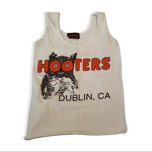 hooters tank top
